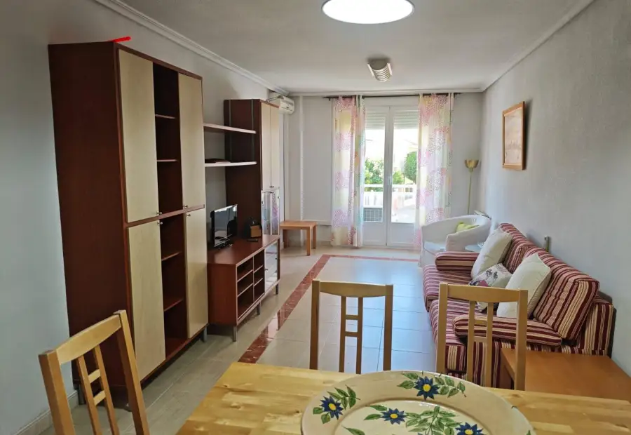 Apartamento céntrico totalmente amueblado con plaza de garaje y trastero en Alcázar de San Juan