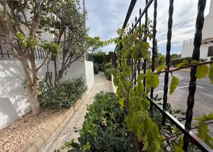 Apartamento en venta en Orihuela Costa, Cabo Roig, de 65 m2 con 2 dormitorios, baño y terraza por 214.000 €, Ref. 365 en Orihuela Costa