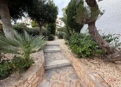 Apartamento en venta en Orihuela Costa, Cabo Roig, de 65 m2 con 2 dormitorios, baño y terraza por 214.000 €, Ref. 365 en Orihuela Costa