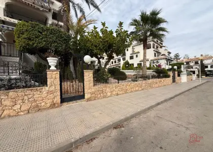 Apartamento en venta en Orihuela Costa, Cabo Roig, de 65 m2 con 2 dormitorios, baño y terraza por 214.000 €, Ref. 365 en Orihuela Costa