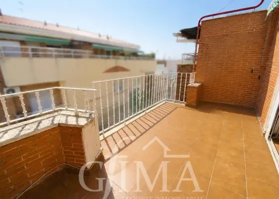 Ático céntrico con terraza, garaje y ascensor en Tomelloso en Tomelloso