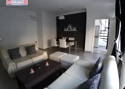 Casa a estrenar con 277 m2 de parcela, 5 dormitorios, 3 baños completos, garaje y piscina privada. en Herencia