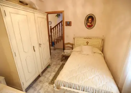 Casa a la venta totalmente equipada con 4 dormitorios, garaje y patio en Alcázar de San Juan
