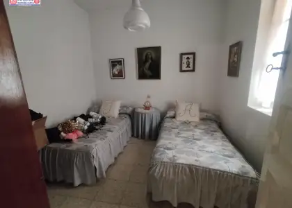 Casa a reformar sobre parcela de 140m2 y fachada de 14 m ubicada en el barrio de Sta María. en Alcázar de San Juan