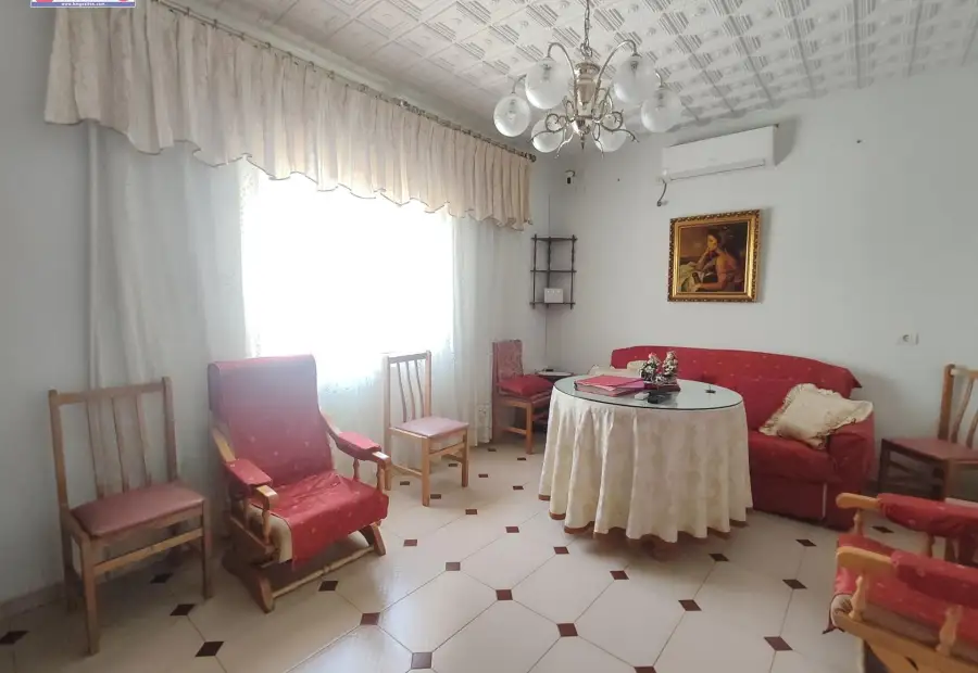 Casa adosada en esquina con dormitorio en planta baja en Alcázar de San Juan