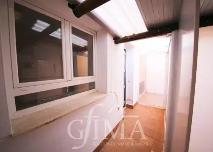 Casa adosada en venta con patio y garaje amplio en Argamasilla de Alba