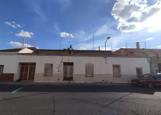 Casa/Chalet adosado En Venta Calle Pedro González, Tomelloso en Tomelloso