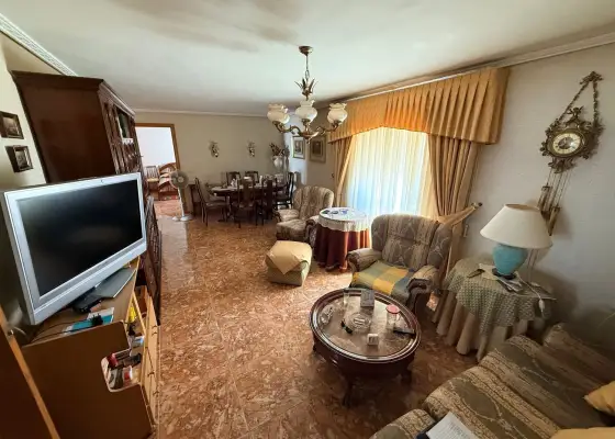 Casa/Chalet adosado En Venta Calle Villarrobledo, Socuéllamos