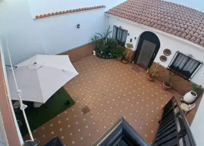 Casa/Chalet pareado En Venta Calle Bernardo Balbuena, Zona Paseo de la Estación - Calle Cristo, Valdepeñas en Valdepeñas