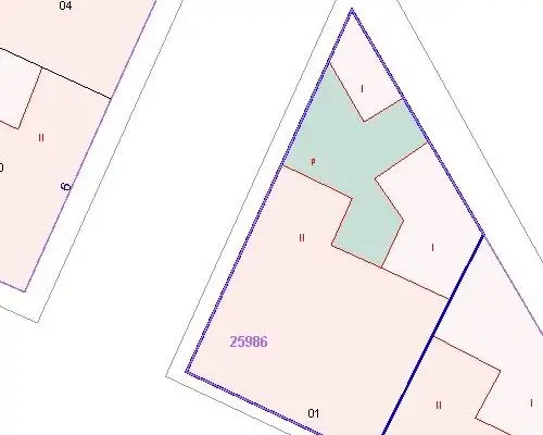 Casa con 45 metros de fachada a 3 calles y amplia parcela en zona residencial en Alcázar de San Juan