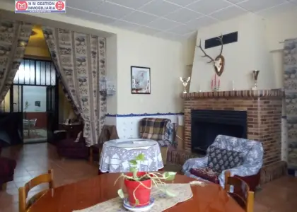 Casa de pueblo de dos plantas en Tomelloso