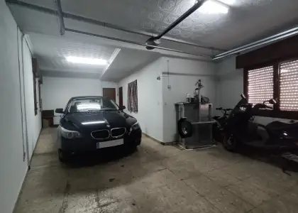 CASA EN CHAFLAN CON 90 m2 DE PARCELA CON GARAJE Y TERRAZA en Herencia