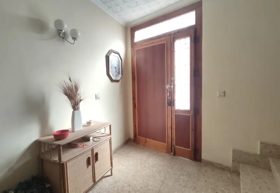CASA EN CHAFLAN CON 90 m2 DE PARCELA CON GARAJE Y TERRAZA en Herencia