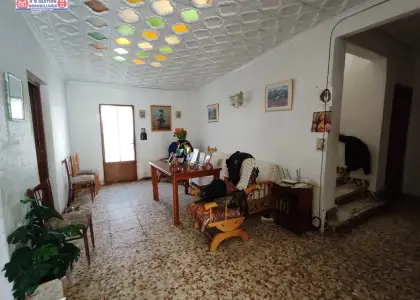 Casa en esquina para reformar sobre solar de 378 metros en Alcázar de San Juan