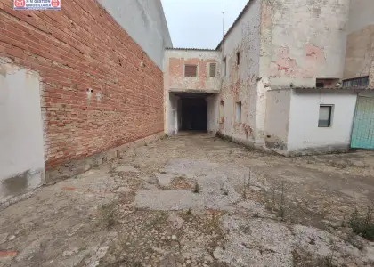 Casa en parcela de 250 metros con 9,20 metros de fachada en Alcázar de San Juan