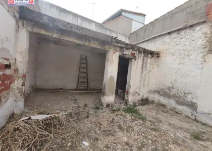 Casa en parcela de 250 metros con 9,20 metros de fachada en Alcázar de San Juan