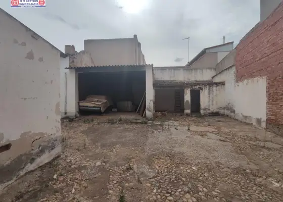 Casa en parcela de 250 metros con 9,20 metros de fachada en Alcázar de San Juan