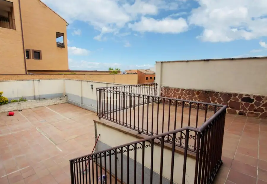 Casa en venta en Alameda De La Sagra - Alameda De La Sagra, 259.000 €, 239 m2, ref. 658307 en Alameda de la Sagra