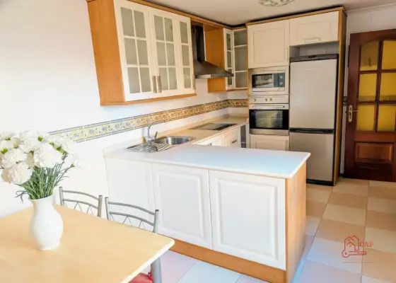 Casa en venta en Alcázar De San Juan, Club De Tenis, de 144 m2 con 4 dormitorios, 3 baños, aseo, plaza de garaje y balcón por 270.000 €, Ref. 0060 en Alcázar de San Juan