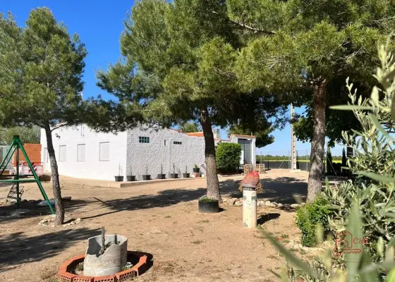 Casa en venta en Alcázar De San Juan, de 37000 m2 con 5 dormitorios y 2 baños por 175.000 €, Ref. 0224 en Alcázar de San Juan