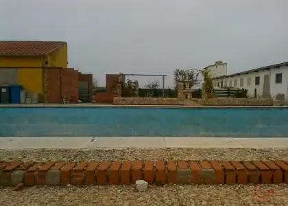 Casa en venta en Alcázar De San Juan, de 400 m2 con 5 dormitorios, 2 baños y terreno por 170.000 €, Ref. 0306 en Alcázar de San Juan