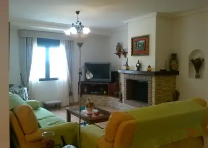 Casa en venta en Alcázar De San Juan, de 400 m2 con 5 dormitorios, 2 baños y terreno por 170.000 €, Ref. 0306 en Alcázar de San Juan