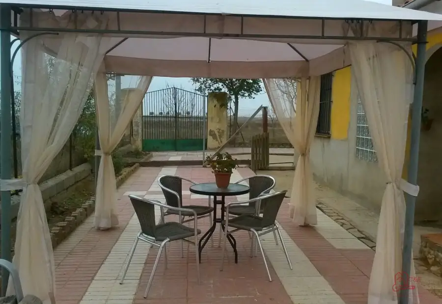 Casa en venta en Alcázar De San Juan, de 400 m2 con 5 dormitorios, 2 baños y terreno por 170.000 €, Ref. 0306 en Alcázar de San Juan