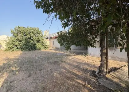 Casa en venta en Alcázar De San Juan, de 90 m2 con 2 dormitorios, baño y terreno por 140.000 €, Ref. 0313 en Alcázar de San Juan