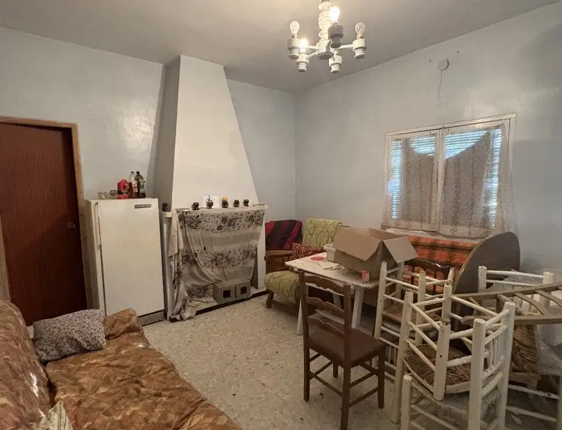 Casa en venta en Alcázar De San Juan, de 90 m2 con 2 dormitorios, baño y terreno por 140.000 €, Ref. 0313 en Alcázar de San Juan