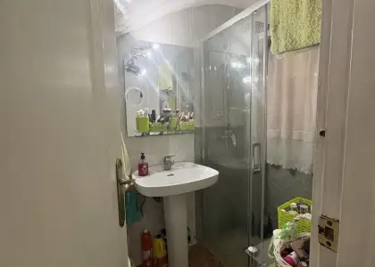 Casa en venta en Alcázar De San Juan, Grupo Renfe, de 75 m2 con 4 dormitorios y baño por 120.000 €, Ref. 0043 en Alcázar de San Juan