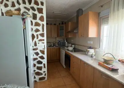 Casa en venta en Alcázar De San Juan, San Rafael, de 296 m2 con 4 dormitorios, 2 baños, 4 plazas de garaje y terraza por 220.000 €, Ref. 0429 en Alcázar de San Juan