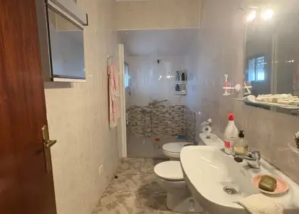 Casa en venta en Alcázar De San Juan, San Rafael, de 296 m2 con 4 dormitorios, 2 baños, 4 plazas de garaje y terraza por 220.000 €, Ref. 0429 en Alcázar de San Juan