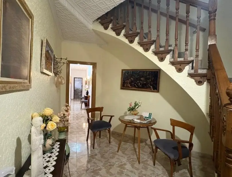 Casa en venta en Alcázar De San Juan, San Rafael, de 296 m2 con 4 dormitorios, 2 baños, 4 plazas de garaje y terraza por 220.000 €, Ref. 0429 en Alcázar de San Juan