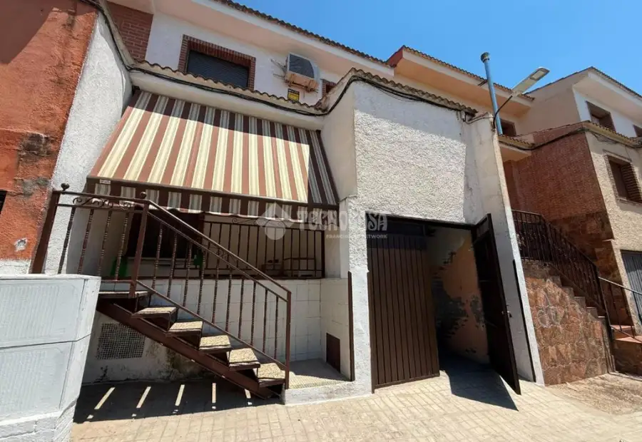 Casa en venta en Almorox - Almorox, 125.000 €, 138 m2, ref. 664360 en Almorox