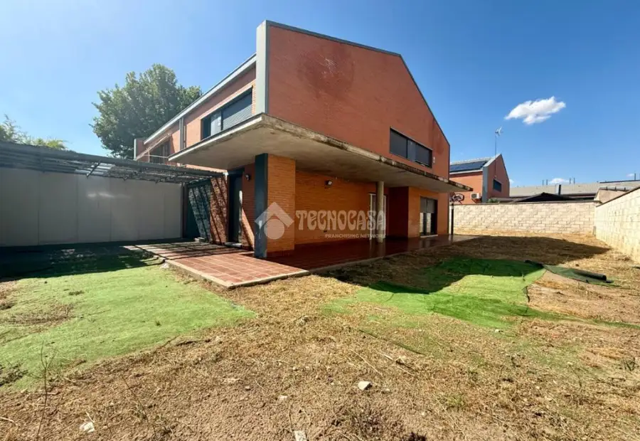 Casa en venta en Alovera - Alovera, 342.100 €, 181 m2, ref. 662803 en Alovera