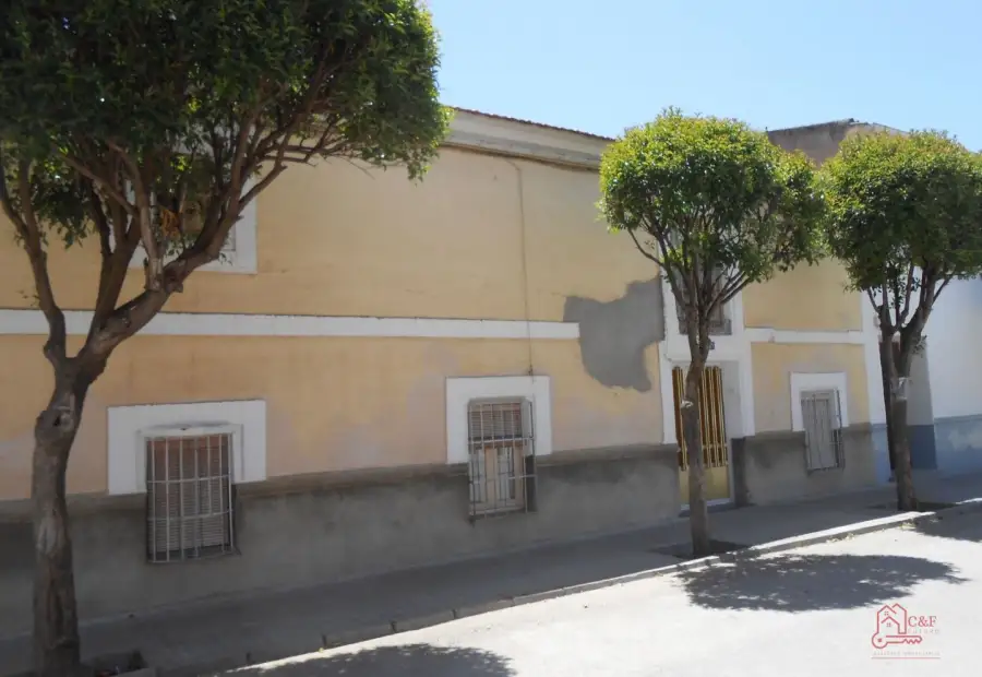 Casa en venta en Argamasilla De Alba, de 236 m2 con 2 dormitorios y baño por 56.000 €, Ref. 0440 en Argamasilla de Alba