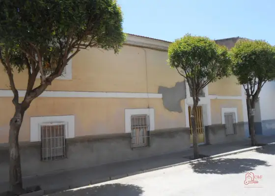 Casa en venta en Argamasilla De Alba, de 236 m2 con 2 dormitorios y baño por 56.000 €, Ref. 0440