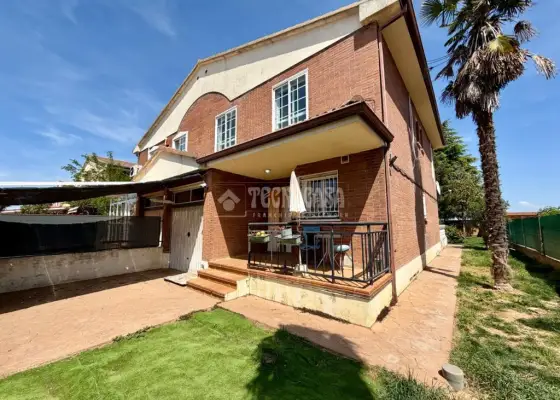 Casa en venta en Azuqueca De Henares - Azuqueca De Henares , 331.500 €, 257 m2, ref. 655712 en Azuqueca de Henares