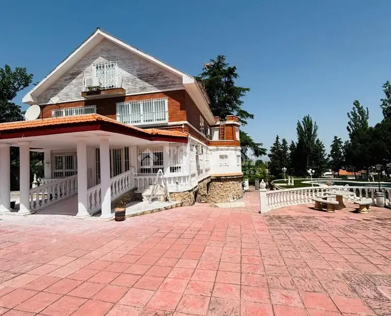 Casa en venta en Casarrubios Del Monte - Calypo-Fado, 550.000 €, 648 m2, ref. 635511 en Casarrubios del Monte