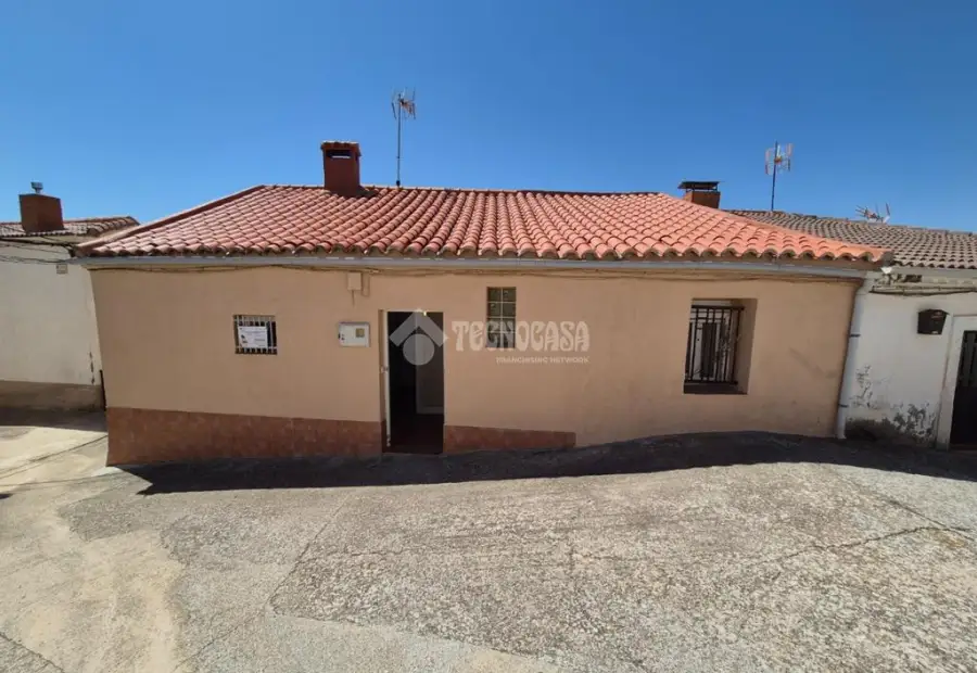 Casa en venta en Cendejas De La Torre - Cendejas De La Torre, 99.900 €, 189 m2, ref. 665485 en Cendejas de la Torre