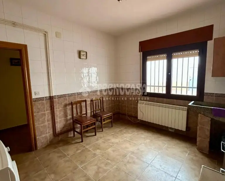 Casa en venta en Corral De Almaguer - Corral De Almaguer, 94.900 €, 192 m2, ref. 652240 en Corral de Almaguer