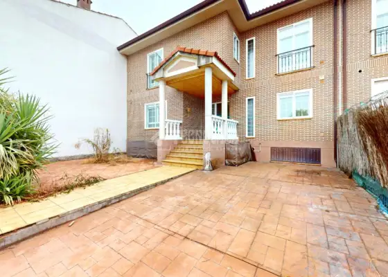 Casa en venta en El Casar - El Casar, 369.000 €, 227 m2, ref. 636771 en El Casar