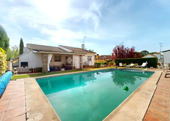 Casa en venta en El Casar - El Casar, 439.000 €, 305 m2, ref. 655652