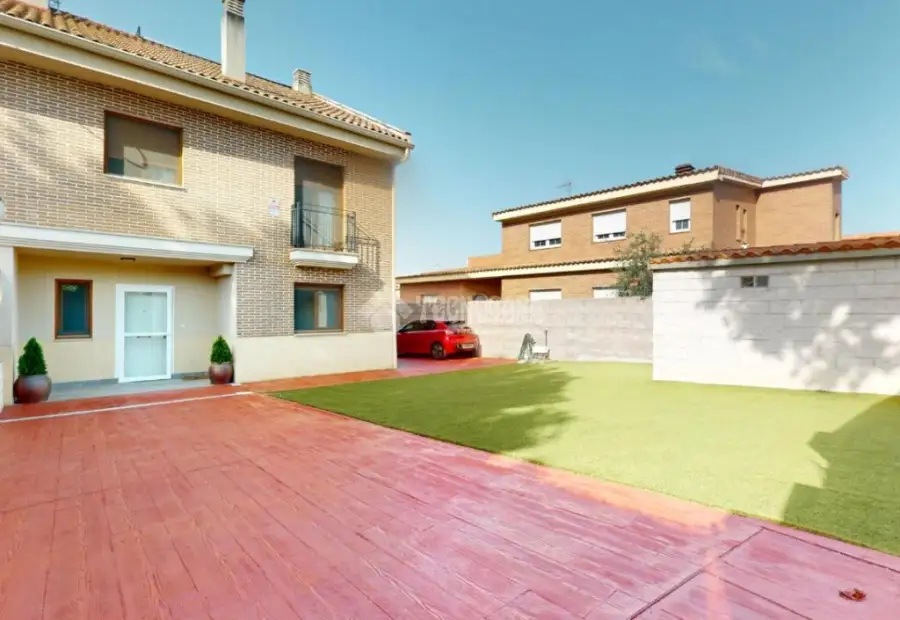 Casa en venta en El Casar - El Casar, 529.000 €, 201 m2, ref. 665621 en El Casar