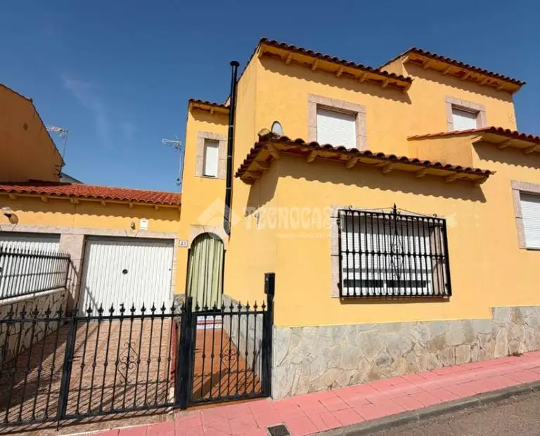 Casa en venta en Erustes - Erustes, 115.000 €, 143 m2, ref. 662471 en Erustes