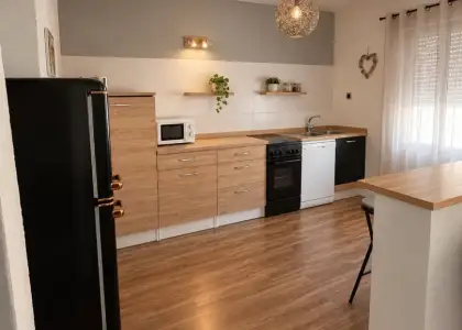 Casa en venta en Herencia, Calle Santa Lucía, de 249 m2 con 5 dormitorios, 2 baños, plaza de garaje y terraza por 75.000 €, Ref. 0449 en Herencia