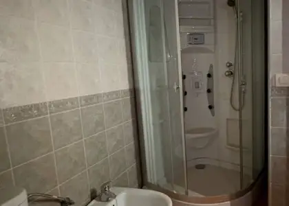 Casa en venta en Herencia, de 130 m2 con 2 dormitorios, baño, aseo y 2 plazas de garaje por 89.000 €, Ref. 0242 en Herencia