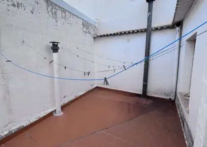 Casa en venta en Herencia, de 186 m2 con 9 dormitorios, 2 baños, plaza de garaje, balcón y terraza por 110.000 €, Ref. 0307 en Herencia