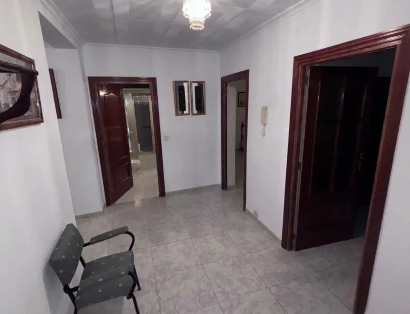 Casa en venta en Herencia, de 186 m2 con 9 dormitorios, 2 baños, plaza de garaje, balcón y terraza por 110.000 €, Ref. 0307 en Herencia