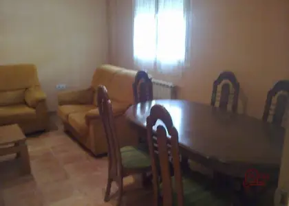 Casa en venta en Herencia, de 90 m2 con 2 dormitorios, baño, aseo y plaza de garaje por 84.900 €, Ref. 0112 en Herencia